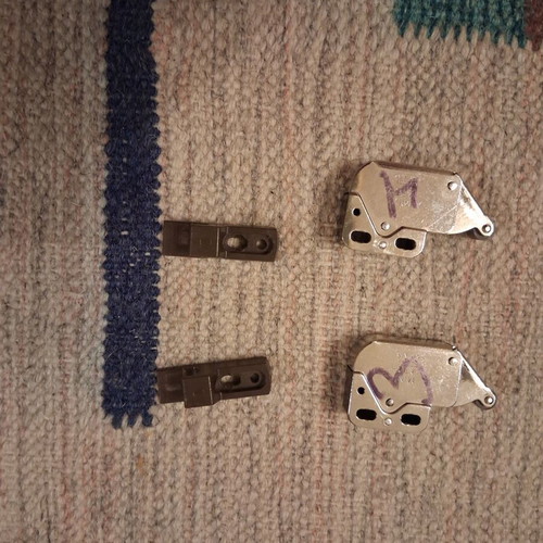 Metal push-pull mini latch for furniture doors, set of 2