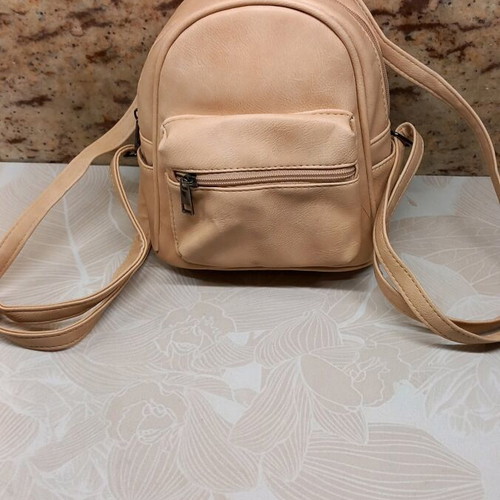 Women’s backpack bag synthetic leather like new, beige-biscuit