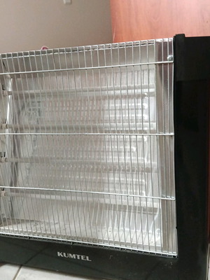 Kumtel heater like new with 4 lamps and temperature control