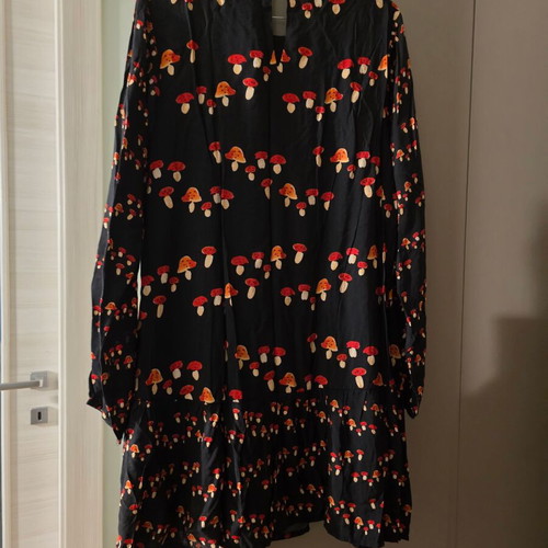 Dress with mushroom print like new, size L, black and red
