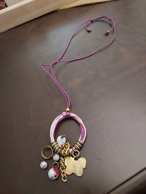 Necklace very simple like new