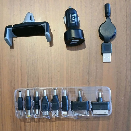 Car charger 8 in 1 universal with phone holder used
