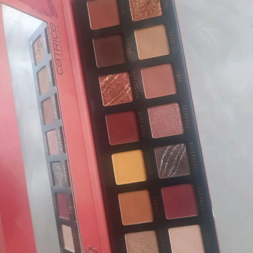 Catrice Desert Romance eyeshadow palette like new, 14 shades