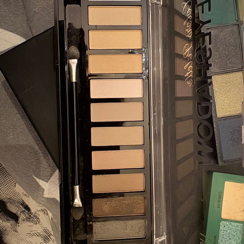 Eyeshadow and contouring palettes used, set of five, Nyx, Revolution, Seventeen, USHAS