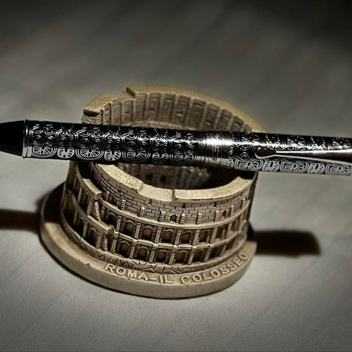 Carved collectible pen used with designs