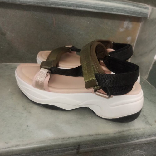 Sneaker sandals like new with thick athletic sole, size 39