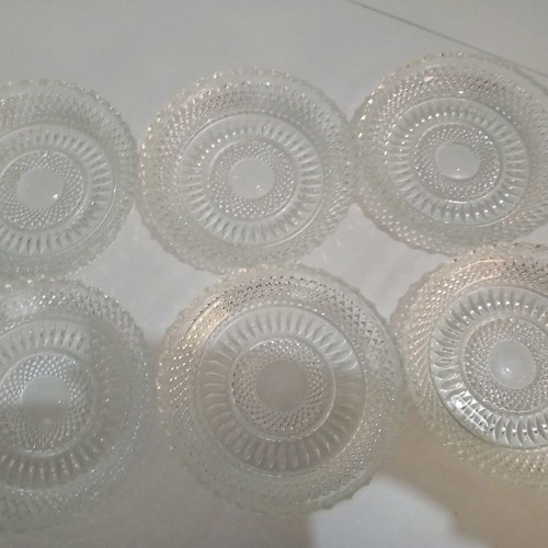 Dessert plates set of 6 and vase in excellent condition