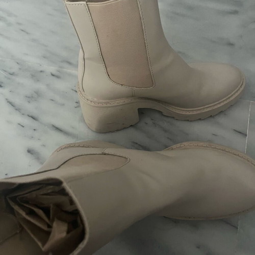 Beige ankle boots with heel Stradivarius like new