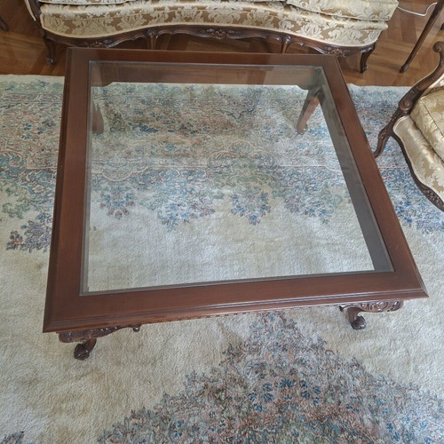 Coffee table μεταχειρισμένο, σκαλιστό μασίφ καρυδιά με γυάλινη επιφάνεια στυλ Louis XV