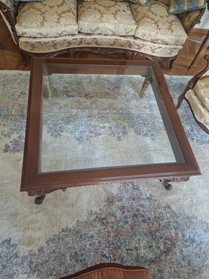 Coffee table μεταχειρισμένο, σκαλιστό μασίφ καρυδιά με γυάλινη επιφάνεια στυλ Louis XV