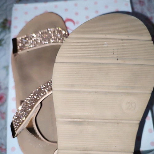 Children's sandals size 29 like new, gold