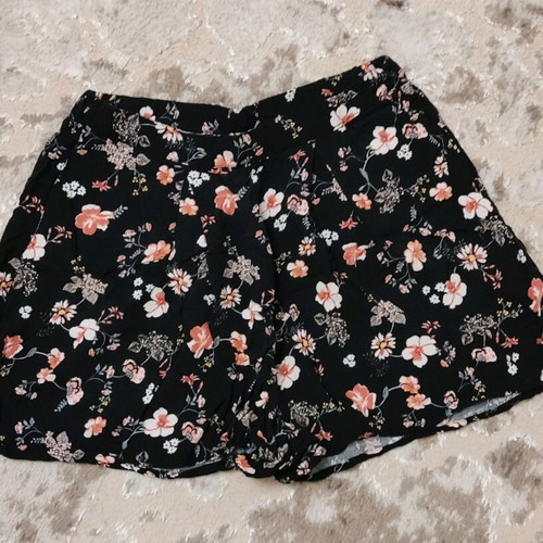 Floral shorts pajama like new, size M, black