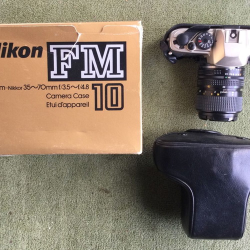 Nikon FM10 analog photography complete set and accessories new