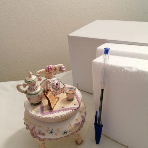 Decorative mini antique-style table pink new with space for jewelry