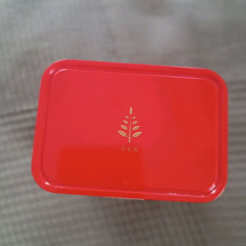 Chinese tea new, closed metal box