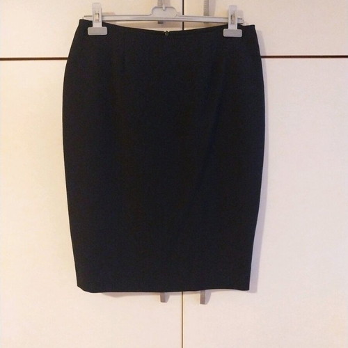 Mia pencil skirt black like new, size L