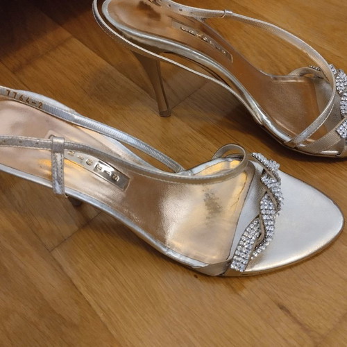 Women's gold sandal used, size 38