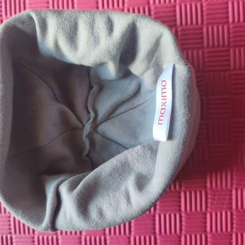 Children's purple hat with horses Maximo like new