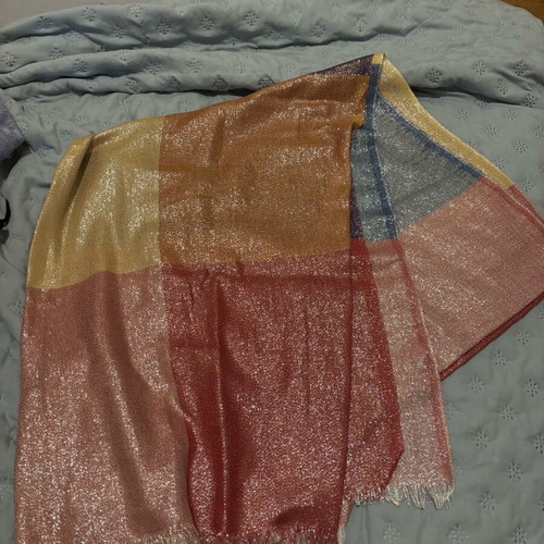 Scarf like new with unique multicolor pattern