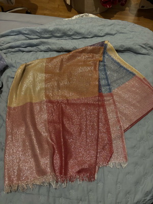 Scarf like new with unique multicolor pattern