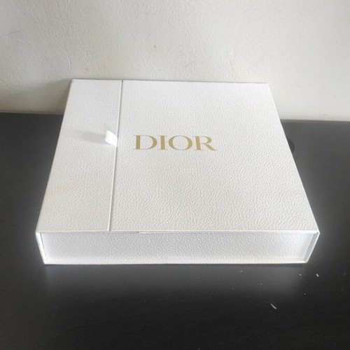 Dior box magnet like new 32x32x6