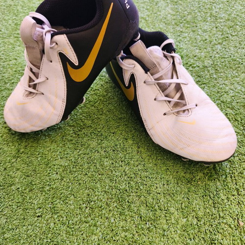 Nike Phantom GX II football shoes like new, white with gold details