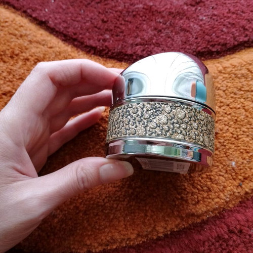 Windproof metal ashtray like new with lid
