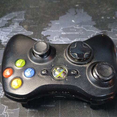 Microsoft Xbox 360 Black controller like new