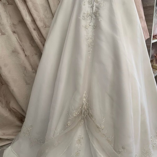 Wedding dress like new with pearls and embroidery, size L