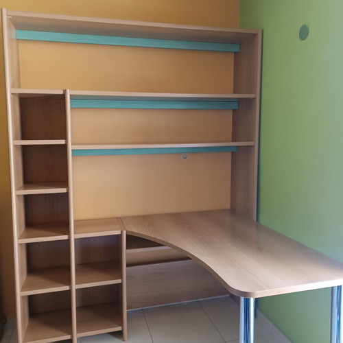 Corner desk with bookshelf and shelves like new, wood with green details