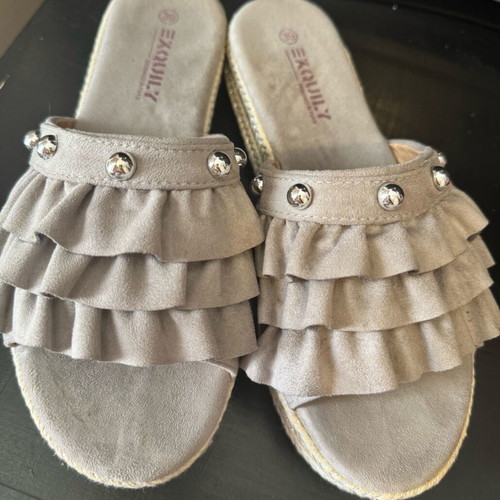 Flatforms gray with silver details size 39 like new