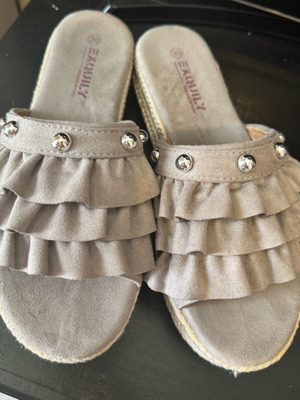 Flatforms gray with silver details size 39 like new