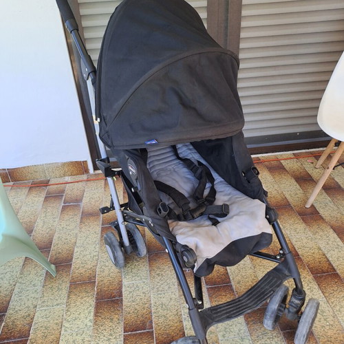 Chicco summer stroller with 5-point harness and reclining back