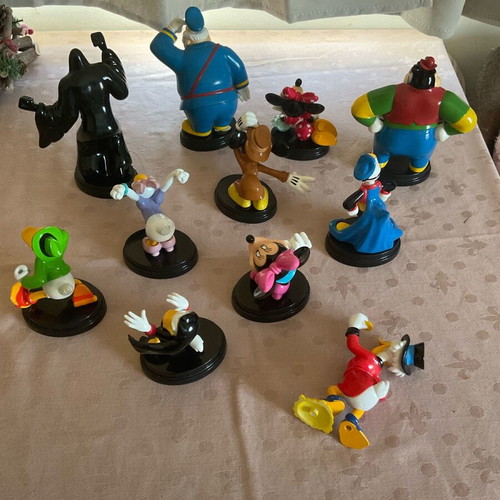 Deagostini Disney figures like new, complete with bases