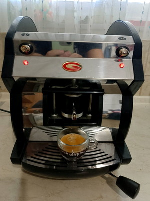 Espresso coffee maker like new, works with ese pods capsules