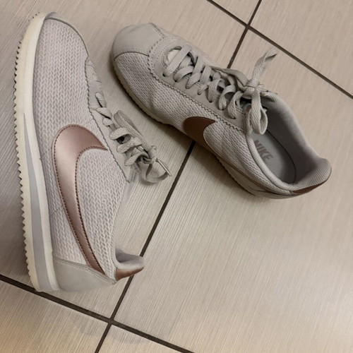 Nike sneakers size 40.5 like new beige and gold