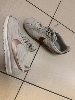 Nike sneakers size 40.5 like new beige and gold