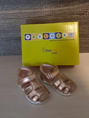 Pablosky baby shoes size 18 new