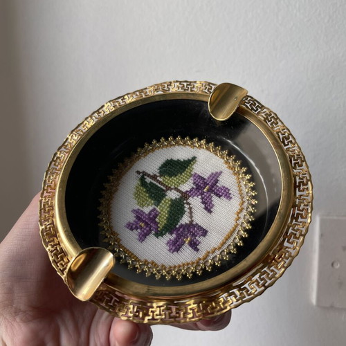 Vintage ashtray with embroidery and gold detail