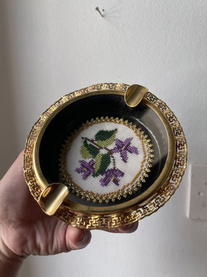 Vintage ashtray with embroidery and gold detail