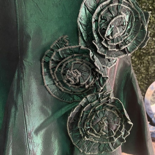 Midi cypress green skirt with 3D flowers