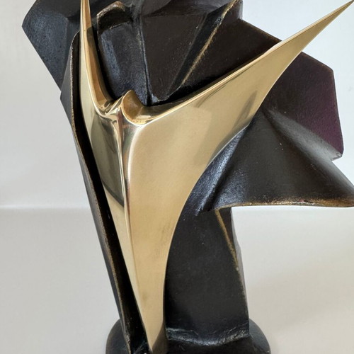 Brass sculpture by Kostas Dikefalos like new, 4 kg