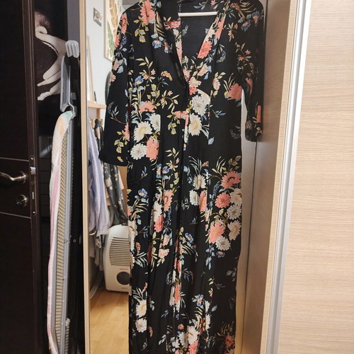 Zara floral dress like new, midi, black multicolor, pockets