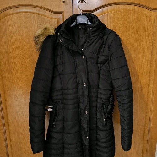 Women's black jacket like new with hood and belt size Medium