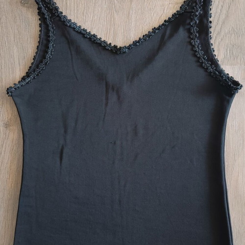 Kiamo Black Sleeveless Top like new with Crochet Lace Trim