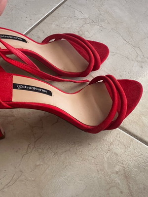 Stradivarius κόκκινα πέδιλα με τακούνι 10cm σαν καινούργια, μέγεθος 38