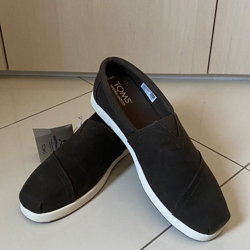 Toms shoes new in box, anatomical, non-slip sole, size 45, black and gray