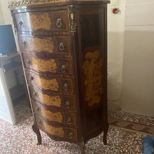 Chest of drawers with seven shelves