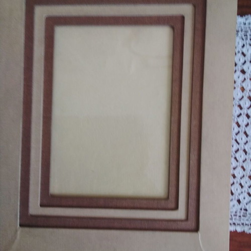 Large photo frame like new, 29×23 inches, tabletop or wall