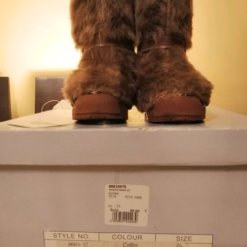 Children's boots used with brown synthetic fur, size 29